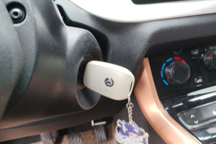 Used Dongfeng NAMMI BOX 2022 Revised Light Wind Edition 201 km Standard Version Vehicle Key