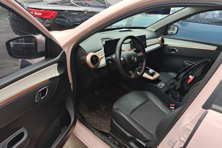 Used Dongfeng NAMMI BOX 2022 Chasing Wind Edition 331 km Standard Model Driver Seat