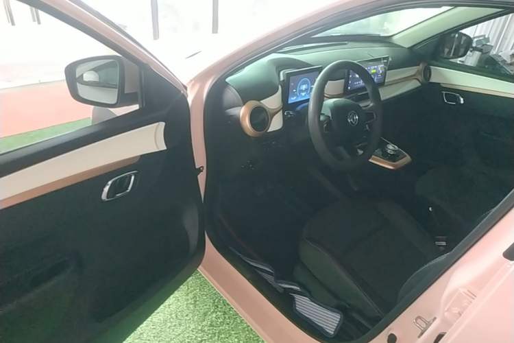 Used Dongfeng NAMMI BOX 2022 Chasing Wind Edition 331KM Advanced Model Driver Seat