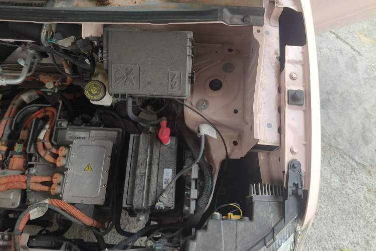 Used Dongfeng NAMMI BOX 2022 Chasing Wind Edition 351KM Standard Model Engine Bay Left