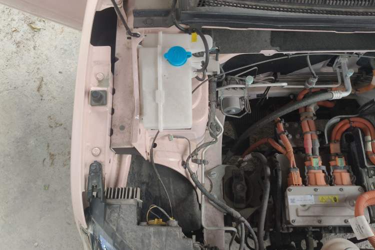 Used Dongfeng NAMMI BOX 2022 Chasing Wind Edition 351KM Standard Model Engine Bay Right