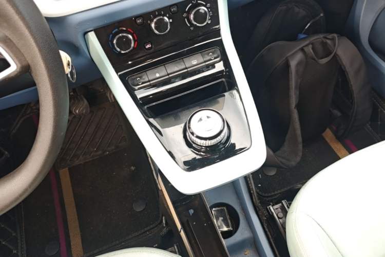 Used Dongfeng NAMMI BOX 2022 Chasing Wind Edition 331KM Advanced Model Gear Lever