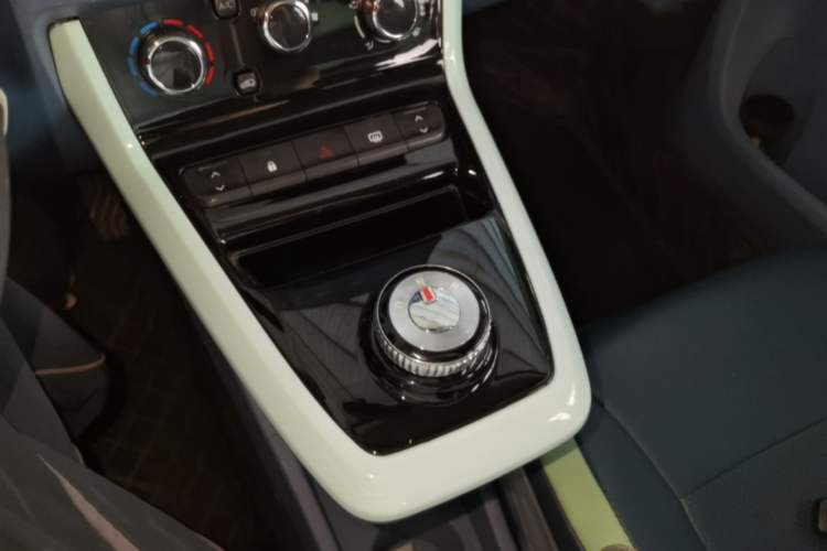 Used Dongfeng NAMMI BOX 2022 Light Wind Edition 201KM Advanced Model Gear Lever