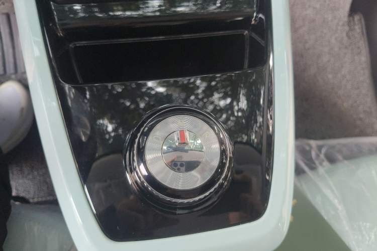 Used Dongfeng NAMMI BOX 2022 Chasing Wind Edition 351KM Standard Model Gear Lever