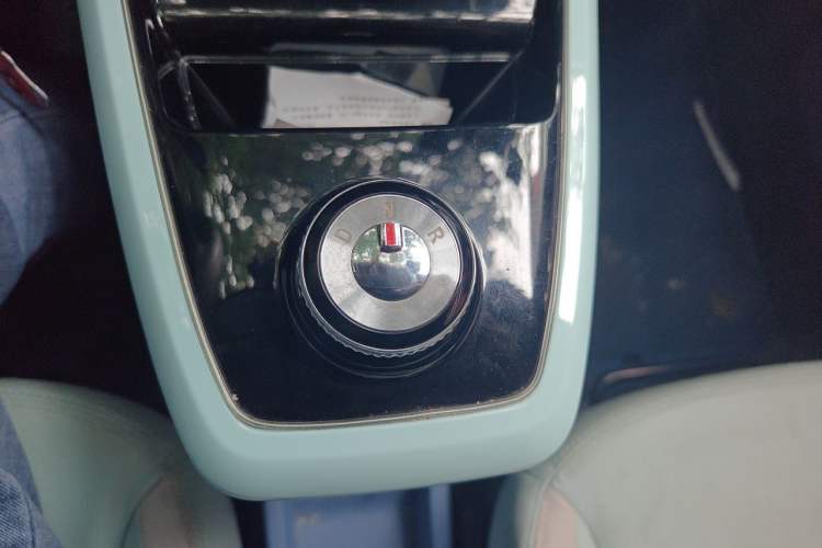 Used Dongfeng NAMMI BOX 2022 Revised Light Wind Edition 201 km Standard Version Gear Lever
