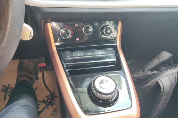 Used Dongfeng NAMMI BOX 2022 Light Wind Edition 201KM Advanced Model Gear Lever
