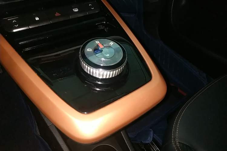 Used Dongfeng NAMMI BOX 2022 Chasing Wind Edition 331KM Advanced Model Gear Lever