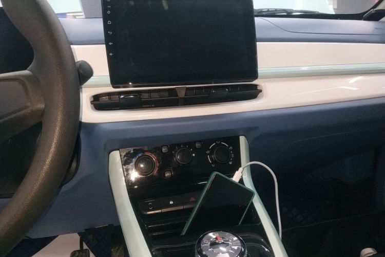 Used Dongfeng NAMMI BOX 2022 Chasing Wind Edition 331 km Standard Model Audio And AC Panel
