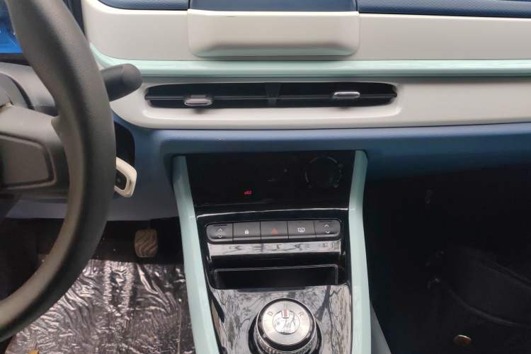 Used Dongfeng NAMMI BOX 2022 Chasing Wind Edition 331 km Standard Model Audio And AC Panel