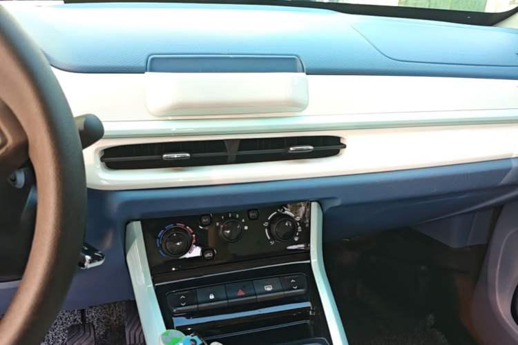 Used Dongfeng NAMMI BOX 2022 Light Wind Edition 201KM Standard Model Audio And AC Panel