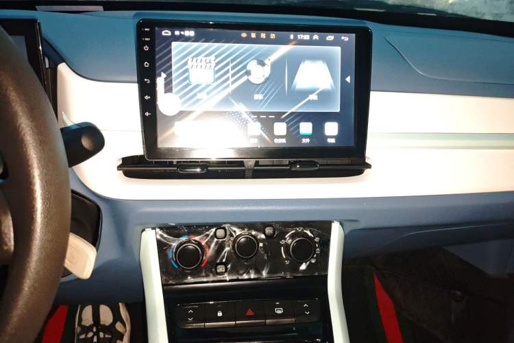 Used Dongfeng NAMMI BOX 2022 Revised Light Wind Edition 201 km Standard Version Audio And AC Panel
