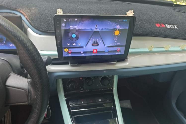 Used Dongfeng NAMMI BOX 2022 Chasing Wind Edition 331 km Standard Model Audio And AC Panel