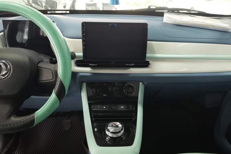 Used Dongfeng NAMMI BOX 2022 Chasing Wind Edition 331 km Standard Model Audio And AC Panel