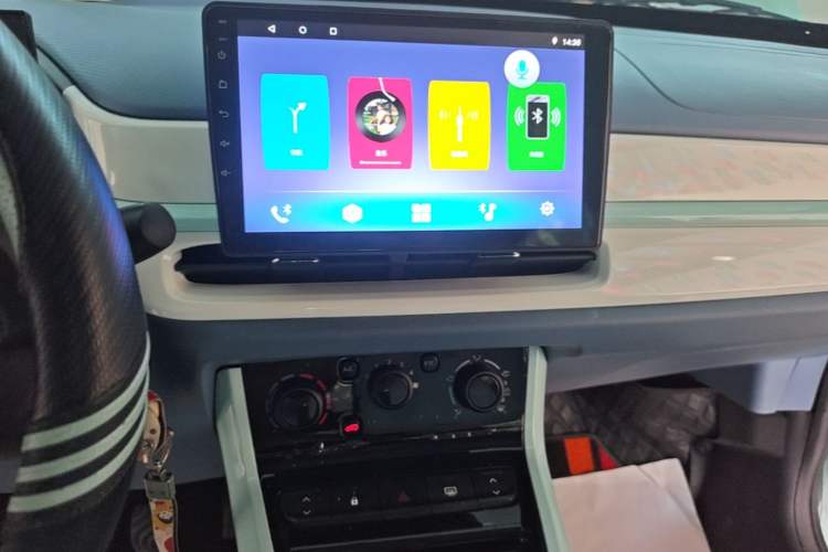 Used Dongfeng NAMMI BOX 2022 Chasing Wind Edition 331 km Standard Model Audio And AC Panel