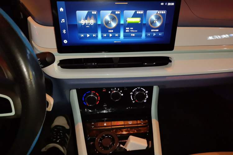 Used Dongfeng NAMMI BOX 2022 Chasing Wind Edition 351 km Advanced Model Audio And AC Panel
