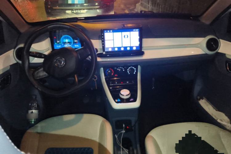 Used Dongfeng NAMMI BOX 2022 Revised Light Wind Edition 201 km Standard Version Center Console