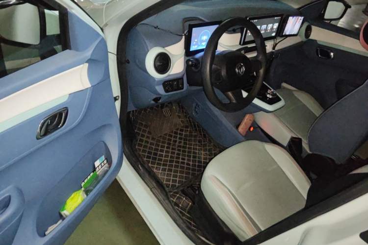 Used Dongfeng NAMMI BOX 2022 Light Wind Edition 201KM Advanced Model Driver Seat
