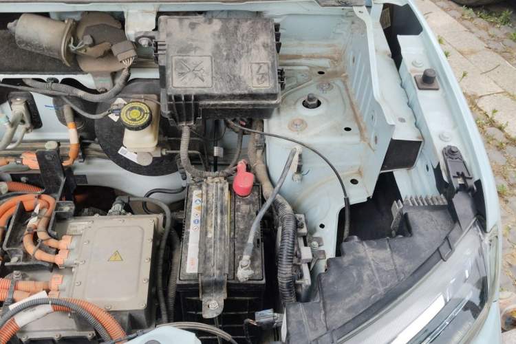 Used Dongfeng NAMMI BOX 2022 Chasing Wind Edition 331 km Standard Model Engine Bay Left