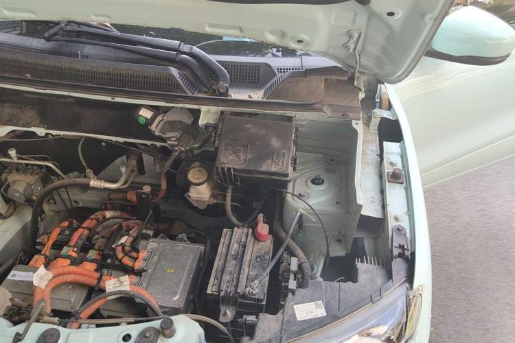 Used Dongfeng NAMMI BOX 2022 Chasing Wind Edition 351 km Advanced Model Engine Bay Left