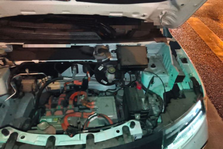 Used Dongfeng NAMMI BOX 2022 Revised Light Wind Edition 201 km Standard Version Engine Bay Left