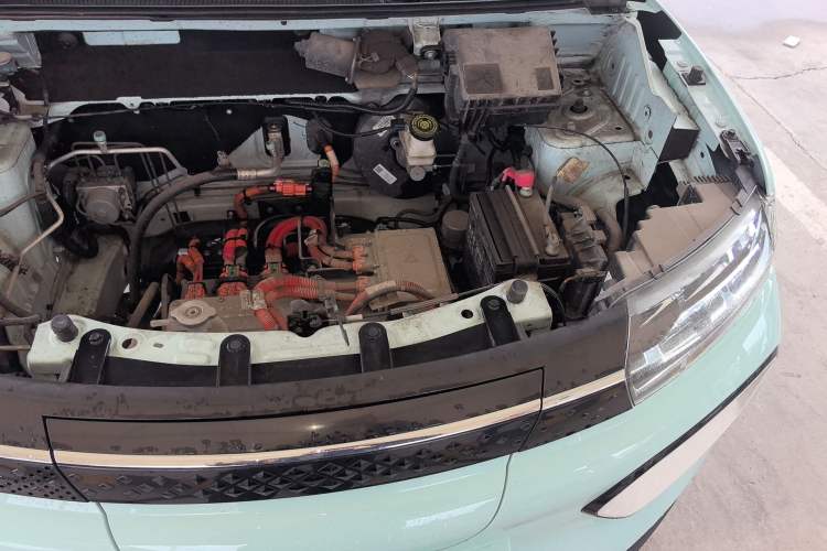 Used Dongfeng NAMMI BOX 2022 Revised Light Wind Edition 201 km Standard Version Engine Bay Left