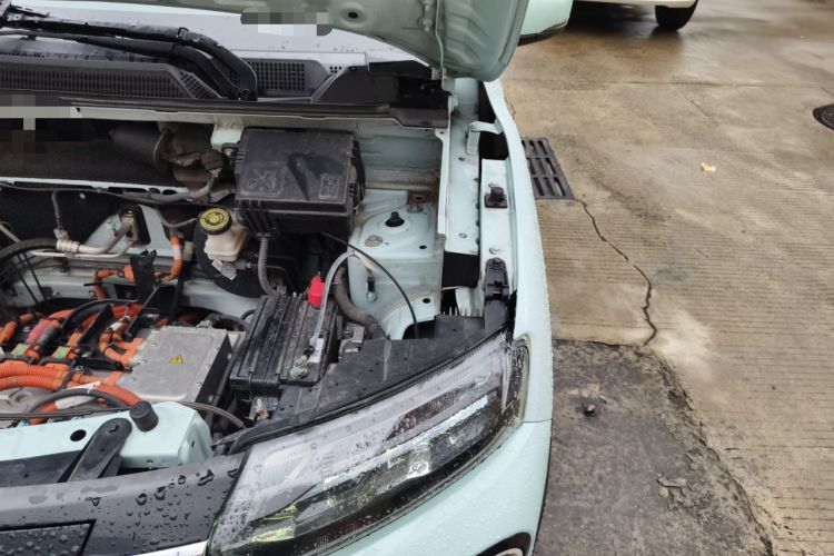 Used Dongfeng NAMMI BOX 2022 Revised Light Wind Edition 201 km Standard Version Engine Bay Left