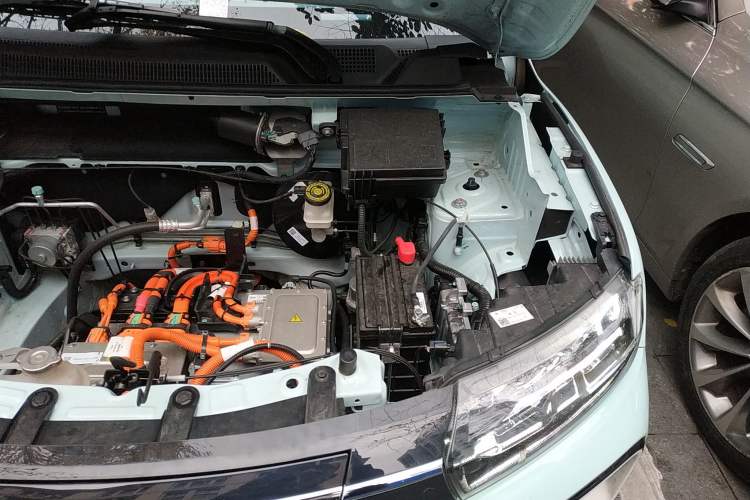 Used Dongfeng NAMMI BOX 2022 Chasing Wind Edition 331KM Advanced Model Engine Bay Left