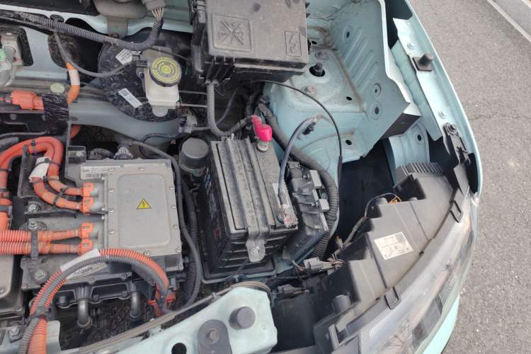 Used Dongfeng NAMMI BOX 2022 Chasing Wind Edition 331 km Standard Model Engine Bay Left