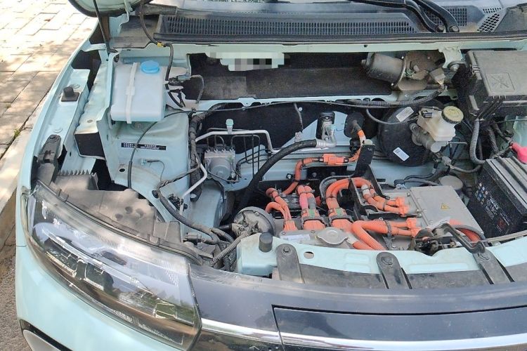 Used Dongfeng NAMMI BOX 2022 Revised Light Wind Edition 201 km Standard Version Engine Bay Right