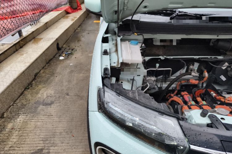Used Dongfeng NAMMI BOX 2022 Revised Light Wind Edition 201 km Standard Version Engine Bay Right