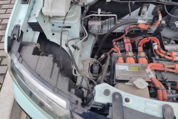 Used Dongfeng NAMMI BOX 2022 Chasing Wind Edition 331 km Standard Model Engine Bay Right
