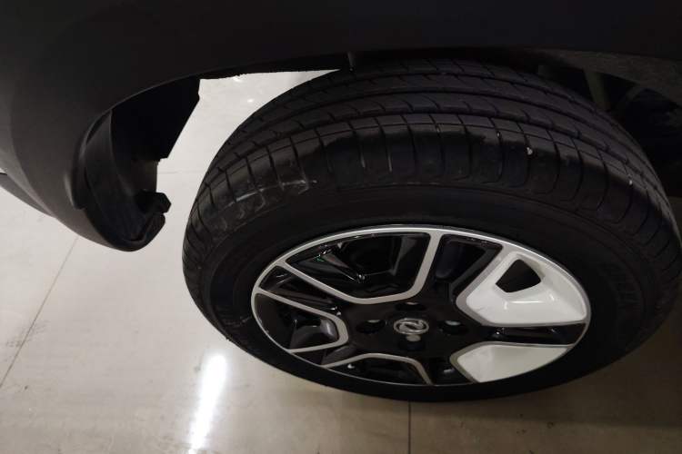 Used Dongfeng NAMMI BOX 2022 Revised Light Wind Edition 201 km Standard Version Exterior 2