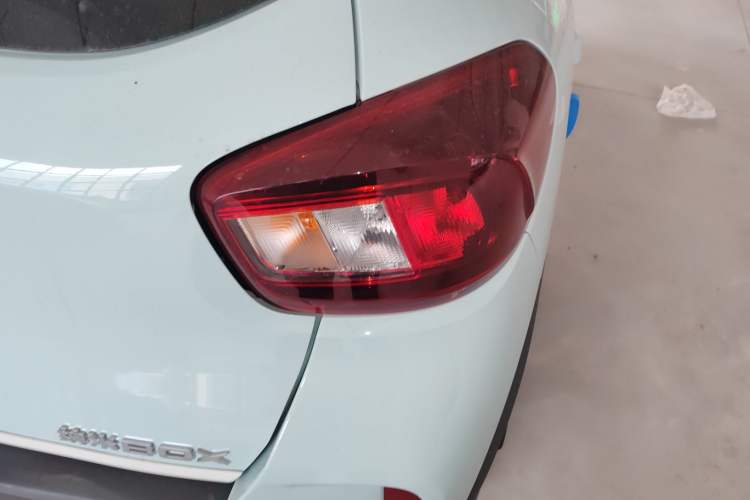 Used Dongfeng NAMMI BOX 2022 Revised Light Wind Edition 201 km Standard Version Exterior 6
