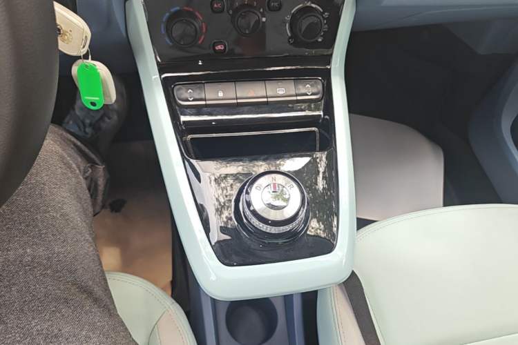 Used Dongfeng NAMMI BOX 2022 Chasing Wind Edition 331 km Standard Model Gear Lever