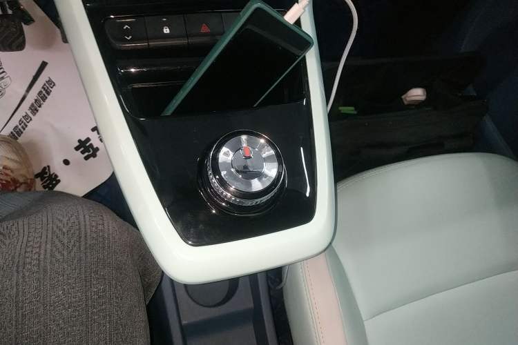 Used Dongfeng NAMMI BOX 2022 Chasing Wind Edition 331 km Standard Model Gear Lever