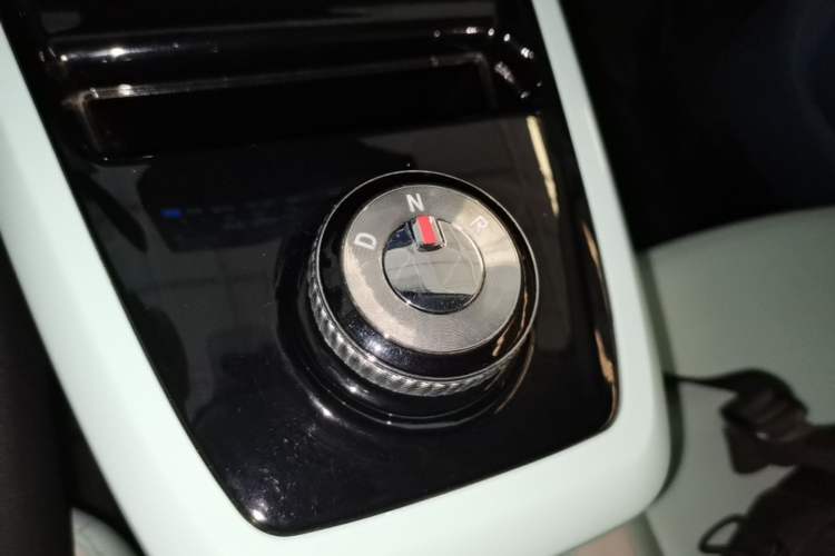 Used Dongfeng NAMMI BOX 2022 Chasing Wind Edition 331KM Advanced Model Gear Lever
