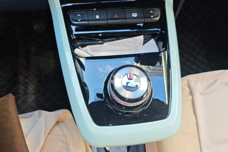 Used Dongfeng NAMMI BOX 2022 Chasing Wind Edition 331KM Advanced Model Gear Lever