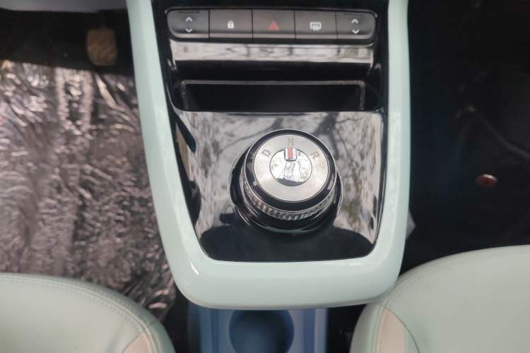 Used Dongfeng NAMMI BOX 2022 Chasing Wind Edition 331 km Standard Model Gear Lever
