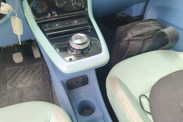 Used Dongfeng NAMMI BOX 2022 Revised Light Wind Edition 201 km Standard Version Gear Lever