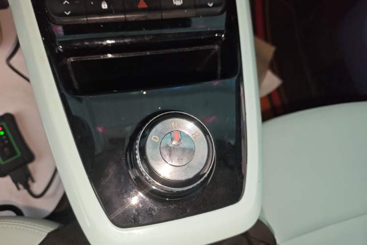 Used Dongfeng NAMMI BOX 2022 Chasing Wind Edition 331 km Standard Model Gear Lever