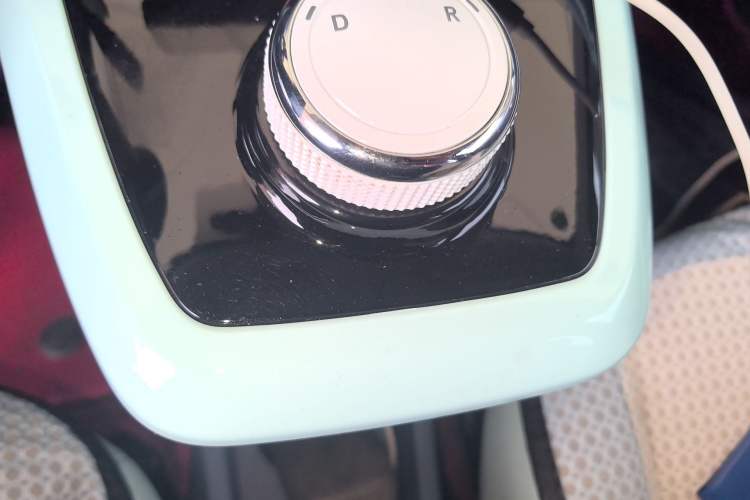 Used Dongfeng NAMMI BOX 2022 Revised Light Wind Edition 201 km Standard Version Gear Lever