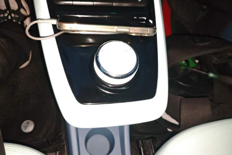 Used Dongfeng NAMMI BOX 2022 Revised Light Wind Edition 201 km Standard Version Gear Lever