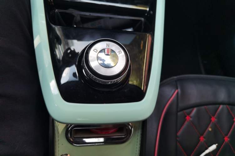 Used Dongfeng NAMMI BOX 2022 Chasing Wind Edition 351 km Advanced Model Gear Lever