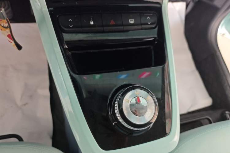 Used Dongfeng NAMMI BOX 2022 Chasing Wind Edition 331 km Standard Model Gear Lever