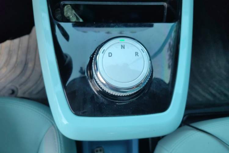 Used Dongfeng NAMMI BOX 2022 Revised Light Wind Edition 201 km Standard Version Gear Lever