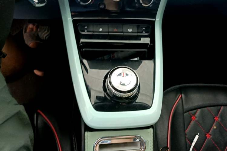 Used Dongfeng NAMMI BOX 2022 Chasing Wind Edition 351 km Advanced Model Gear Lever