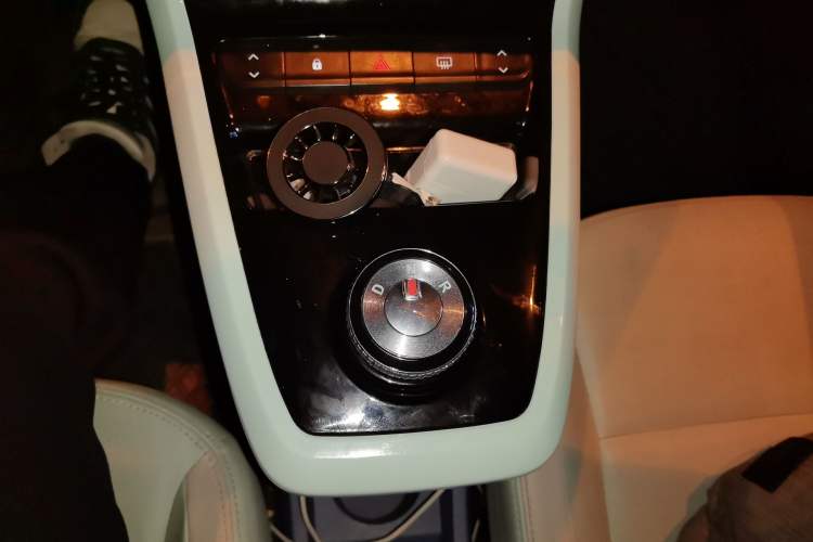 Used Dongfeng NAMMI BOX 2022 Chasing Wind Edition 351 km Advanced Model Gear Lever