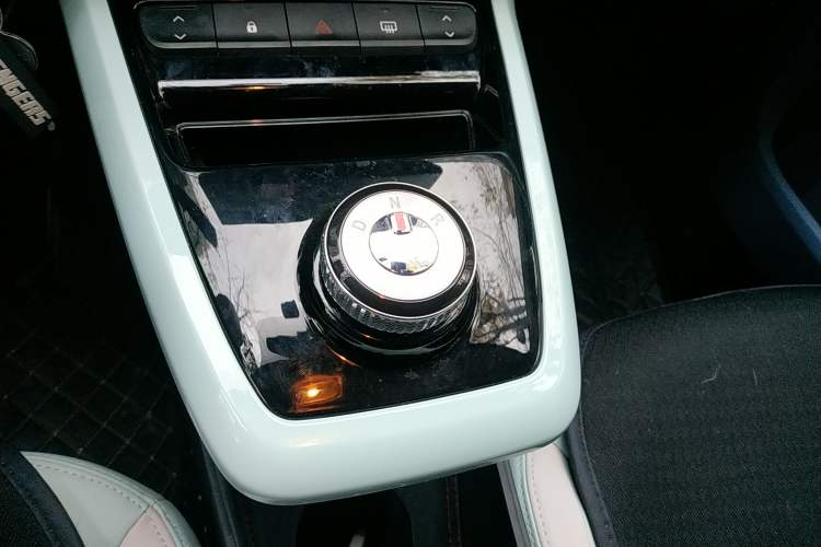 Used Dongfeng NAMMI BOX 2022 Chasing Wind Edition 331KM Advanced Model Gear Lever