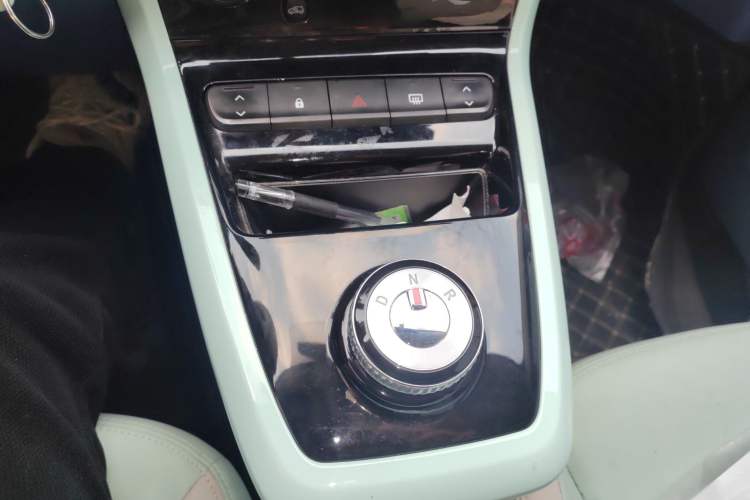 Used Dongfeng NAMMI BOX 2022 Chasing Wind Edition 331 km Standard Model Gear Lever