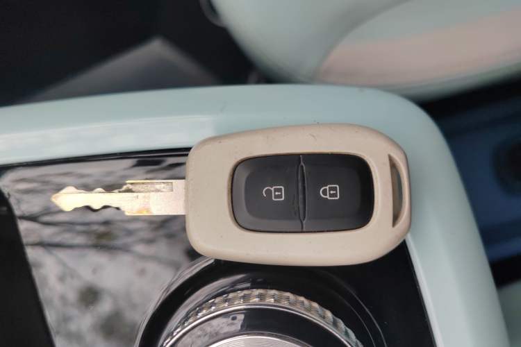 Used Dongfeng NAMMI BOX 2022 Chasing Wind Edition 331 km Standard Model Interior 1